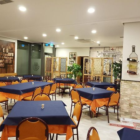 Hostal Restaurante El Abuelo Тробахо-дель-Камино Экстерьер фото
