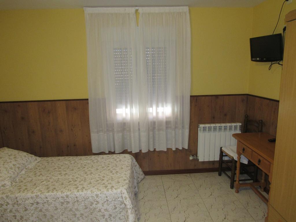 Hostal Restaurante El Abuelo Тробахо-дель-Камино Экстерьер фото