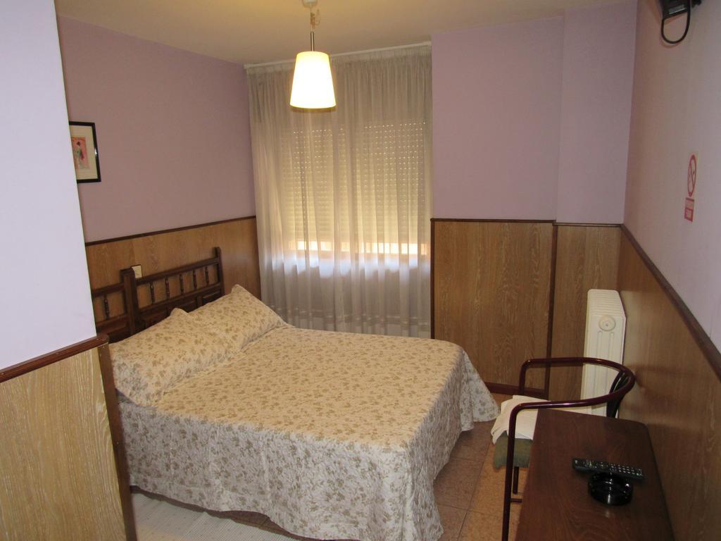Hostal Restaurante El Abuelo Тробахо-дель-Камино Экстерьер фото