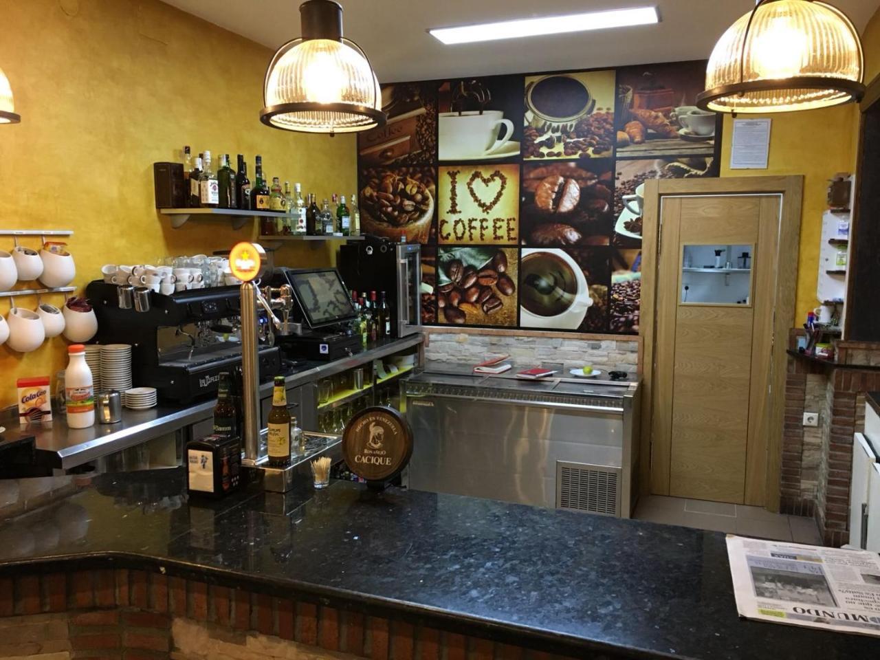 Hostal Restaurante El Abuelo Тробахо-дель-Камино Экстерьер фото